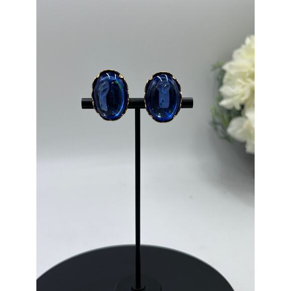 Emmons Vintage Cobalt Blue Oval Cabochon Gold Tone Scallop Clip Earrings - Picture 2 of 12